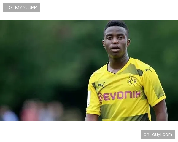 官方：多特蒙德与年轻中场穆科科完成续约，新合同至2030年