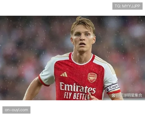 特写镜头：萨卡内收担任“边前腰”，厄德高拉边，阿森纳无锋阵瞬时切换